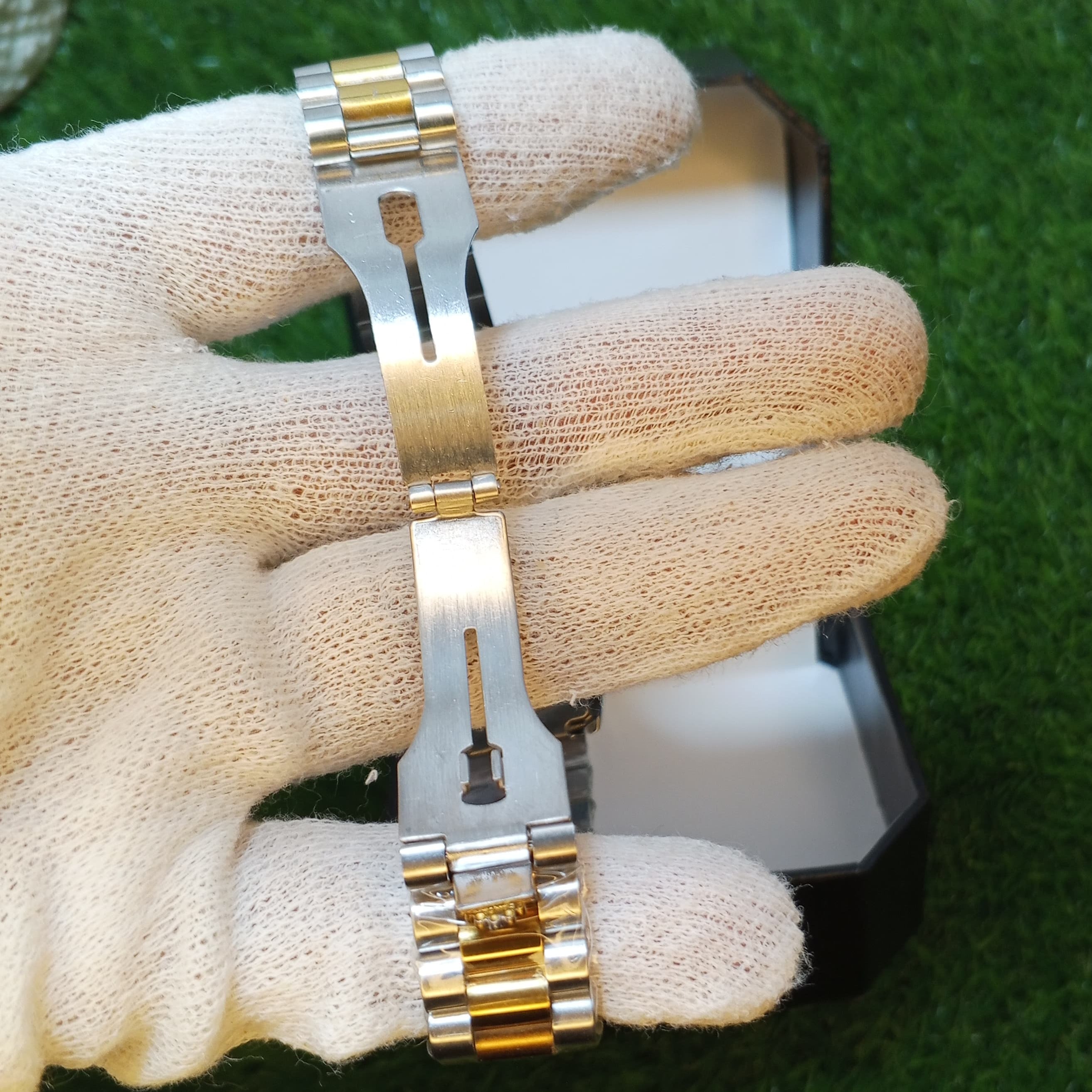 Rolex Red Dial Watch – Luxury Two-Tone Chain Style | Date Display