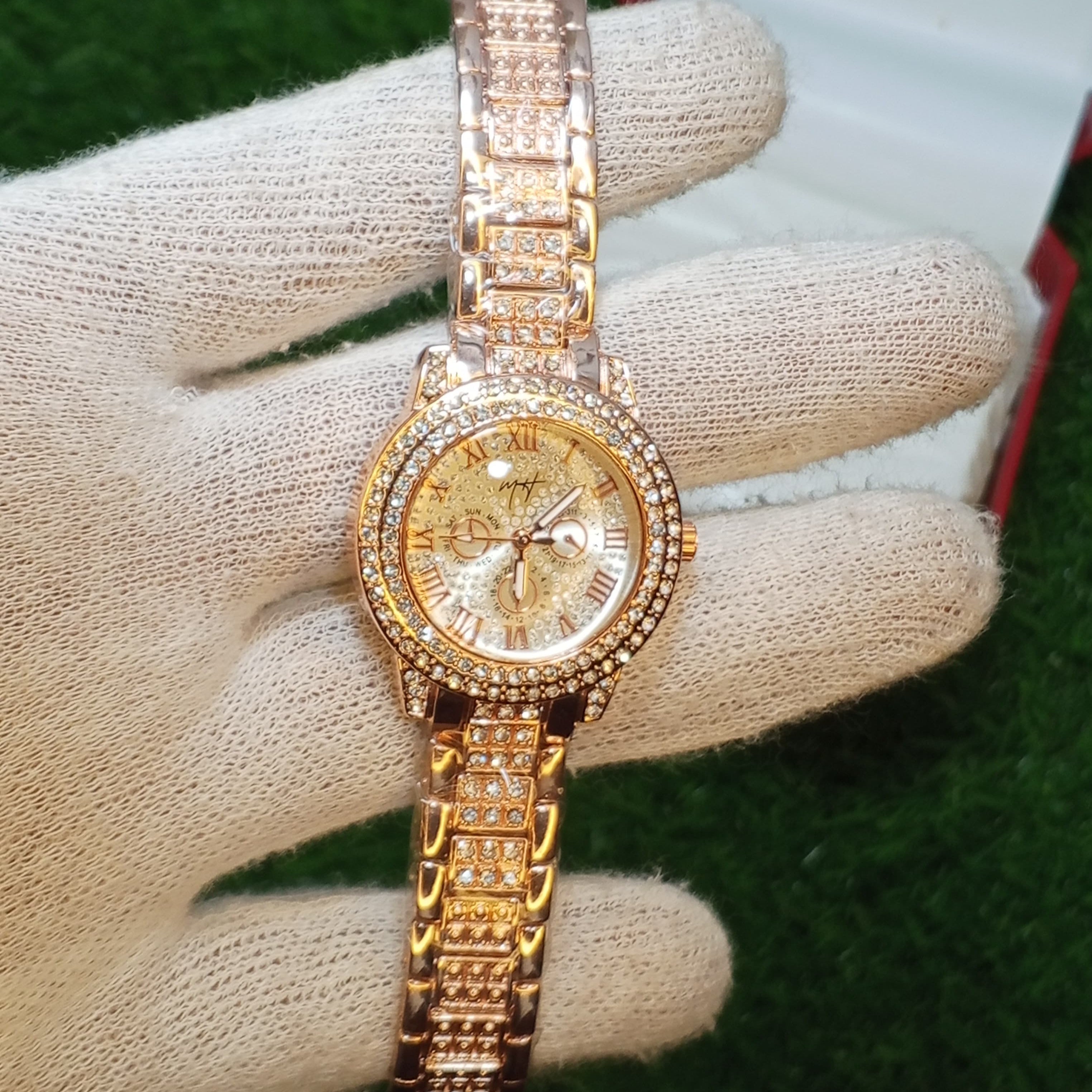 High-End Designer Watch for Women – Full Gold with Diamond Shine