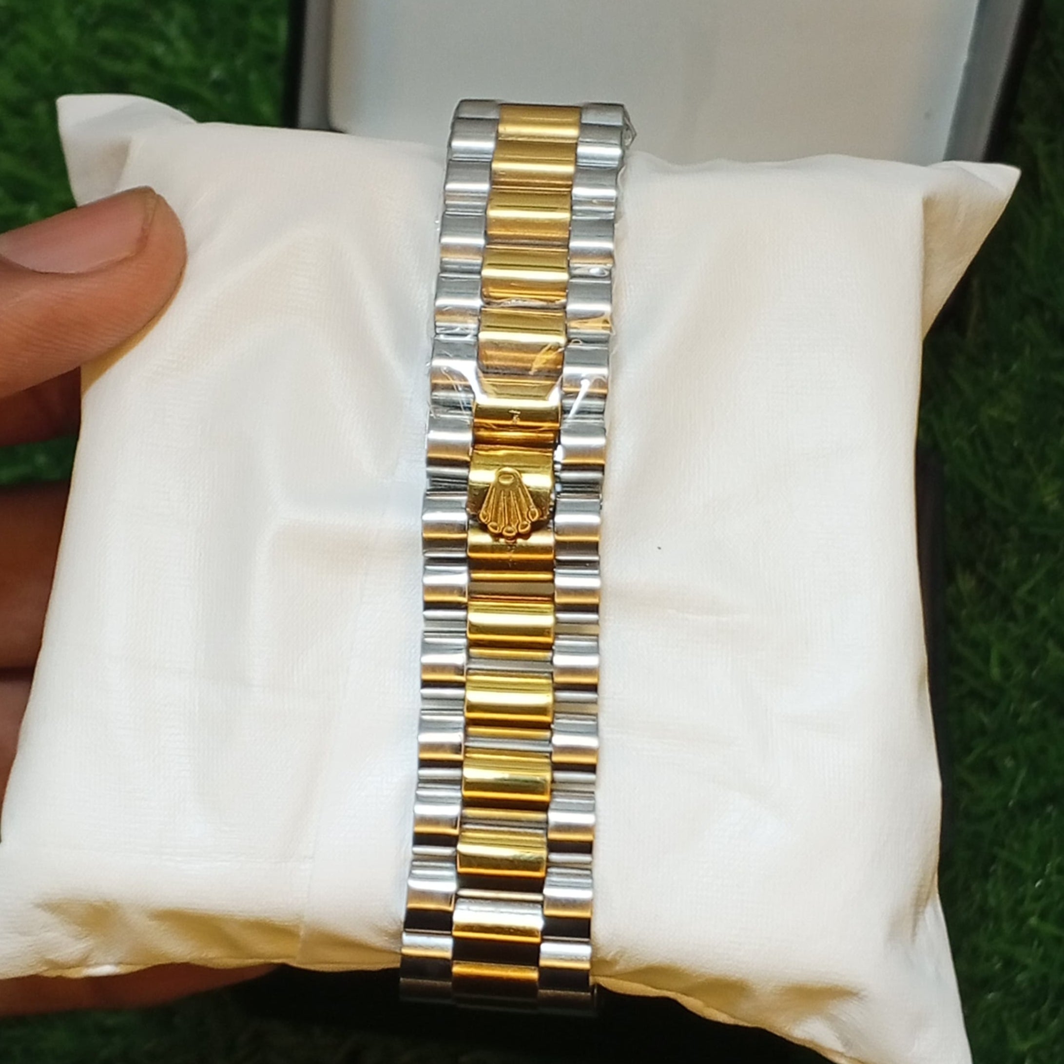 Rolex Red Dial Watch – Luxury Two-Tone Chain Style | Date Display