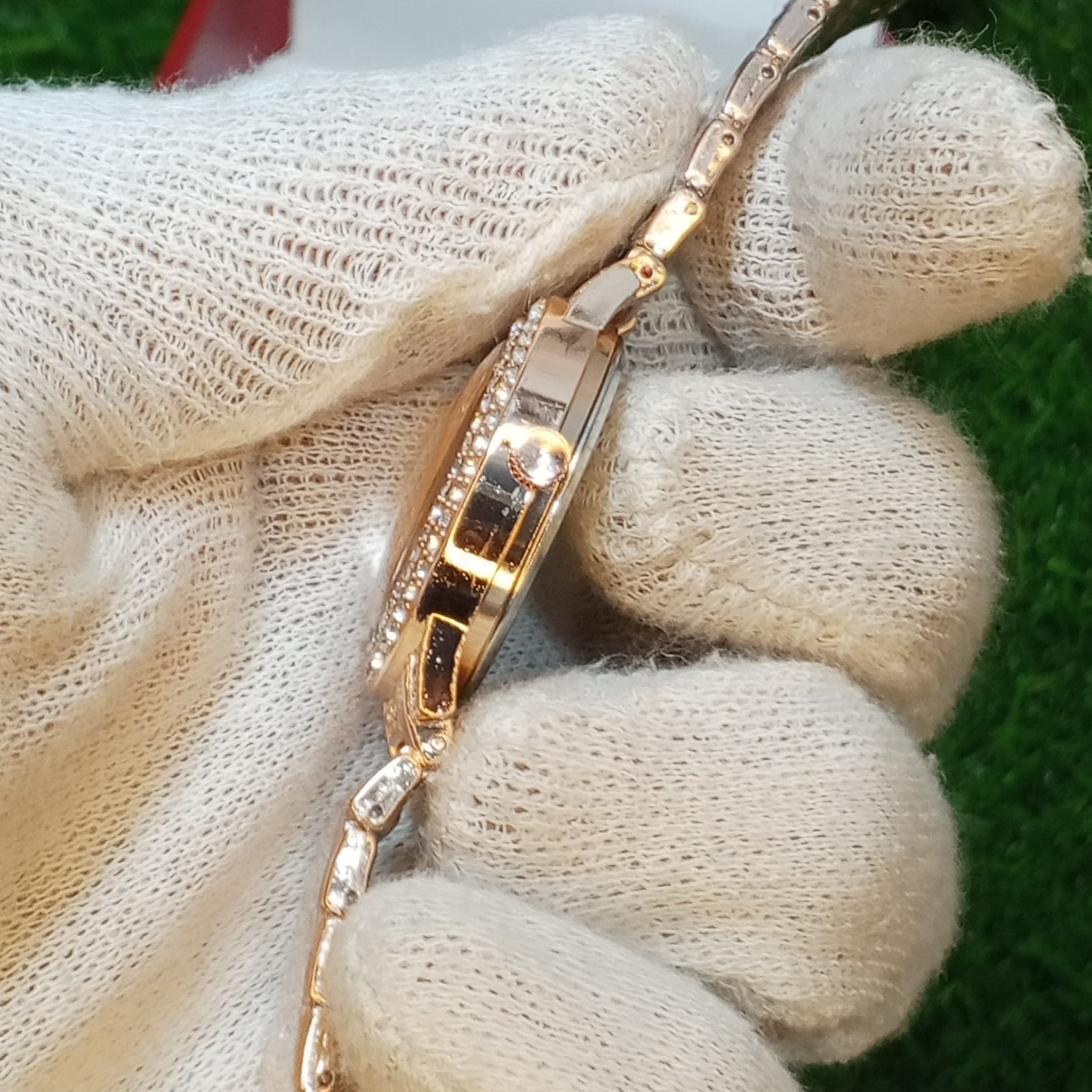 High-End Designer Watch for Women – Full Gold with Diamond Shine