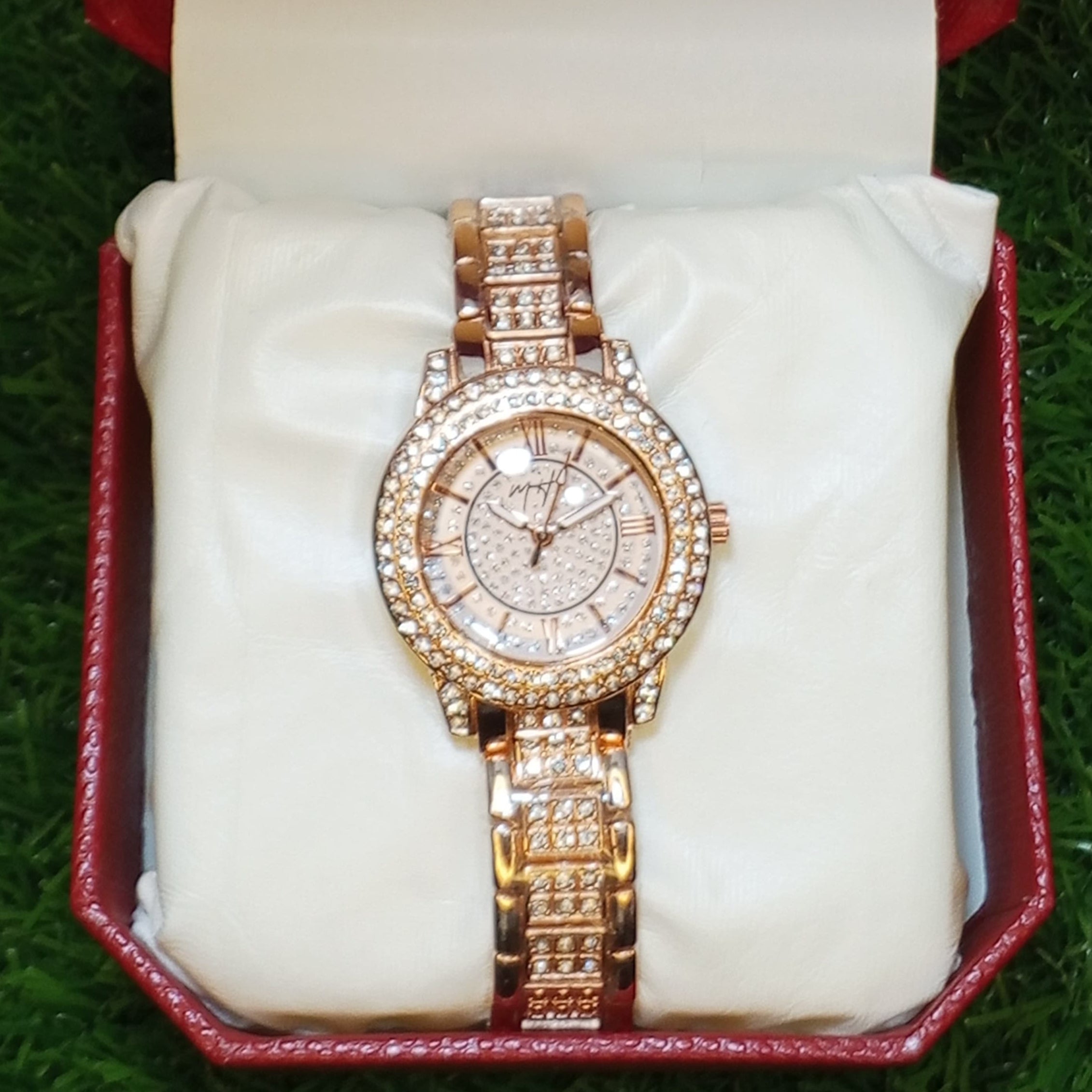 High-End Designer Watch for Women – Full Gold with Diamond Shine